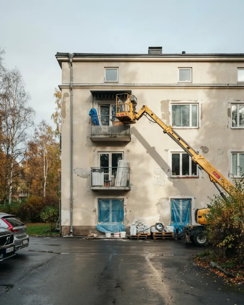 st llningsfri fasadrenovering n r fungerar lift eller repteknik och n r kr vs byggst llning